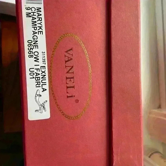 Vaneli Maryke Fabric & Pearl Sandals in Champagne Fabric 9 M - Picture 8 of 8